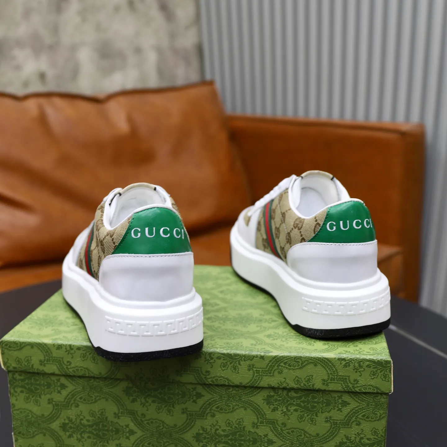 Ex-factory price: 462💰🙅‍♂️🙅‍♂️🙅‍♂️ Brand: GUCCI Standard code: 38-44 (45 customized) Grade: Same as the official website Material: Original material splicing Comfortable and breathable lining Lightweight and wear-resistant sports outsole Style category: Men's fashionable casual shoes Running sneakers Distinguished luxury brand elements Top luxury Color: actual picture color